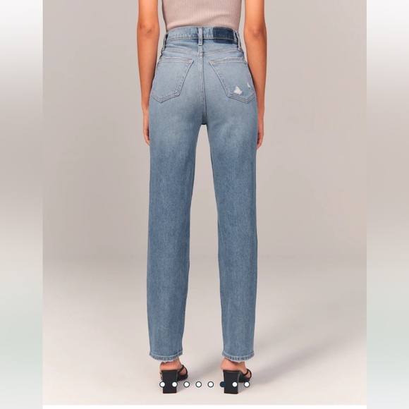 Abercrombie Ultra Highrise 90’s Straight Jean - Picture 5 of 12